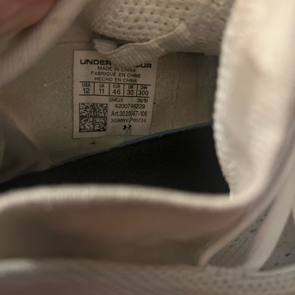 Under Armour White Sneakers with Classic Design and Comfort - Picture 6 of 6